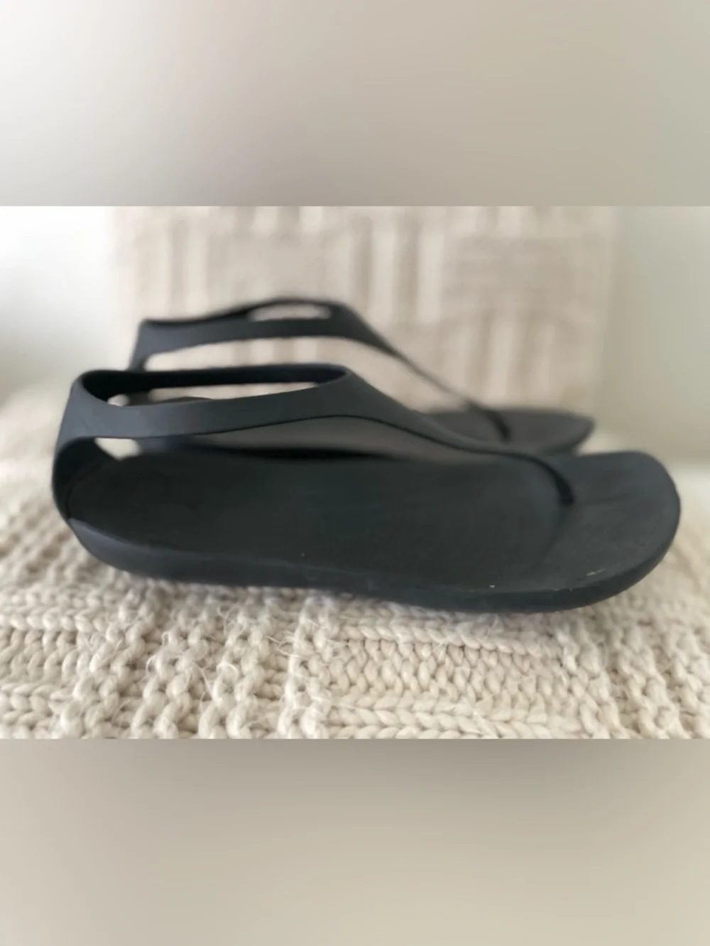 CROCS Sexi Serena Size 8 Black Sandals Flip Flop Slingback - Picture 4 of 6